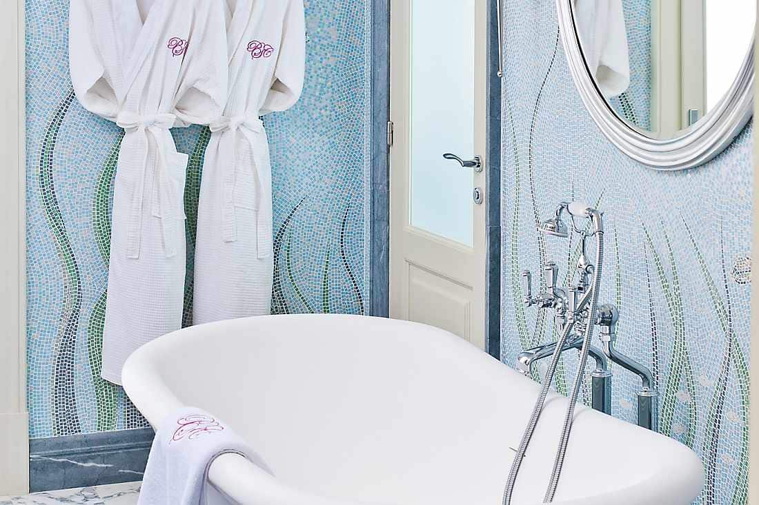 One Bedroom Oceanview Penthouse bathtub